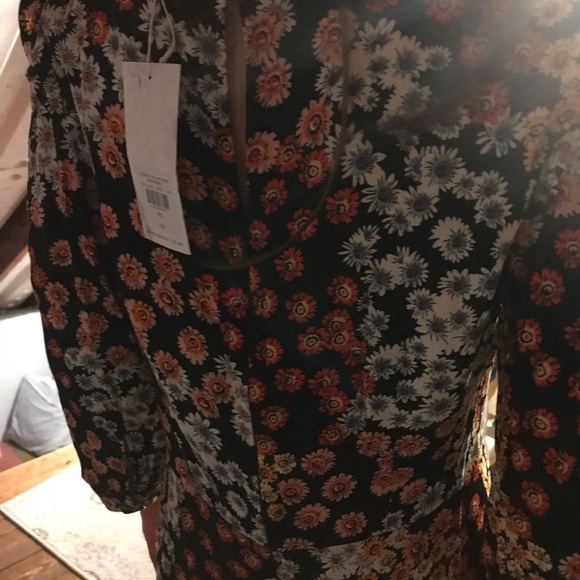 Women’s Multi Colored Daisy Dress Size 8 NWT - Picture 3 of 3